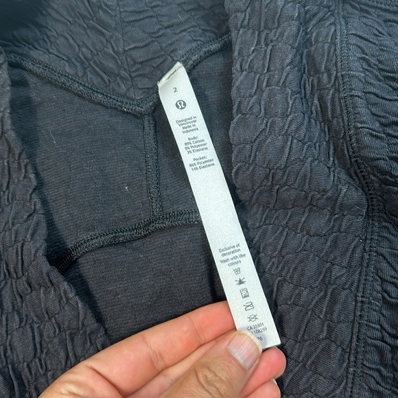 Lululemon Rippled V-Neck Pullover Black - Picture 2 of 7